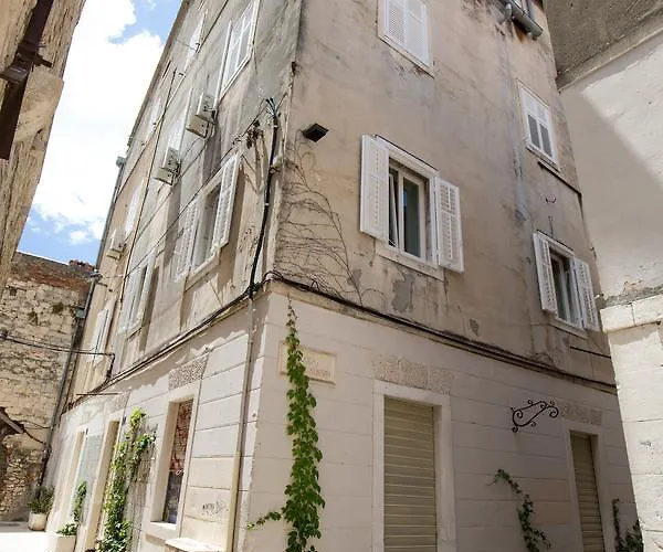 Riva Palace Pensionat 4*