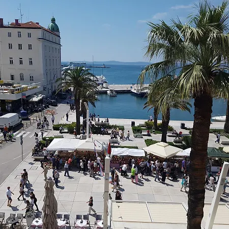 Riva Palace بيت ضيافة سبليت
