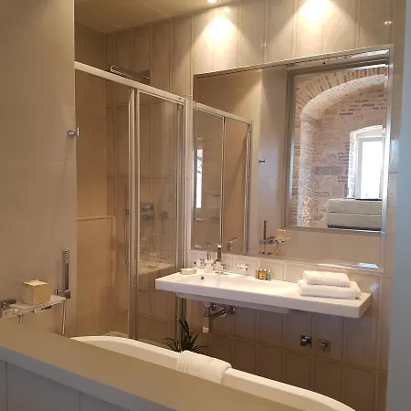 Riva Palace بيت ضيافة سبليت