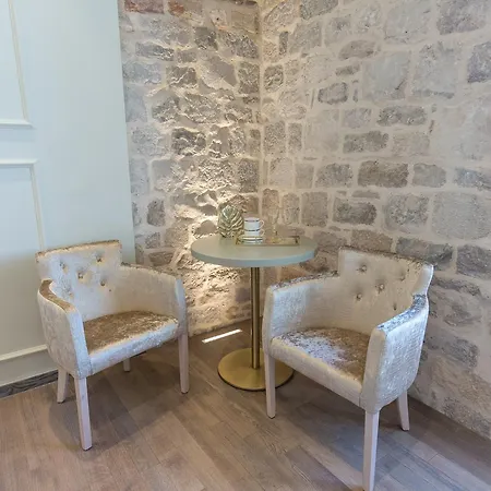 بيت ضيافة Riva Palace 4*