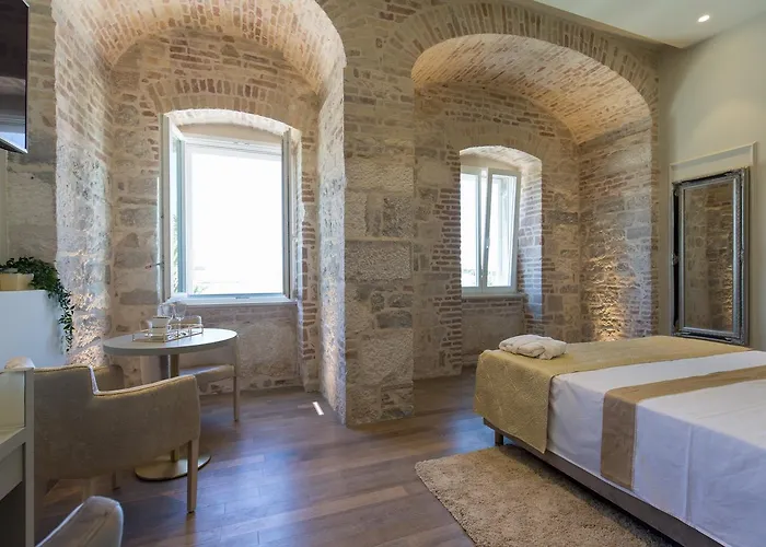 Gostinjska kuća Riva Palace 4*