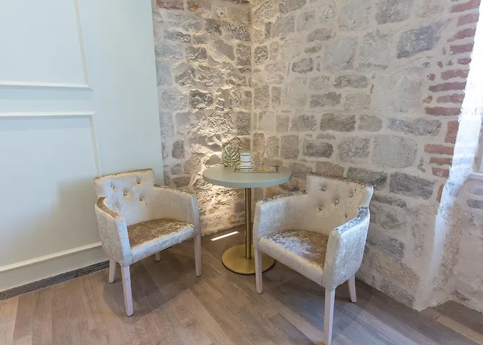 Gostinjska kuća Riva Palace 4*